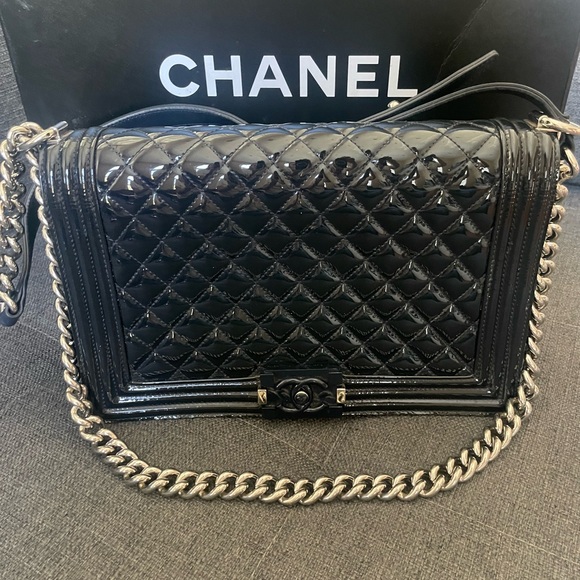 Chanel dark blue boy bag in patent leather - Picture 6 of 8